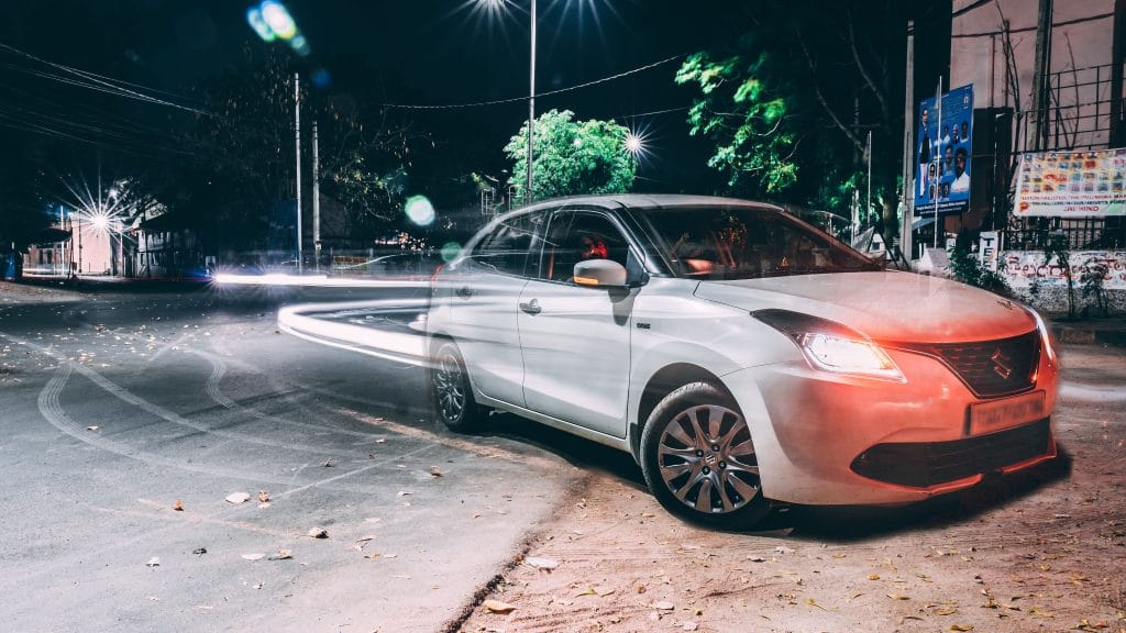 : Brake pad warning signs: car pulling while braking